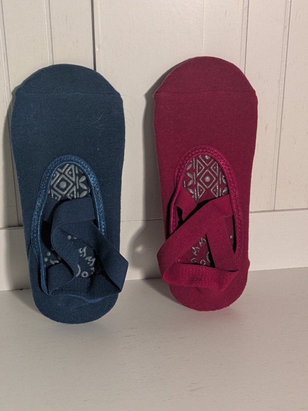 4/$20 Yoga/Pilates socks NWOT